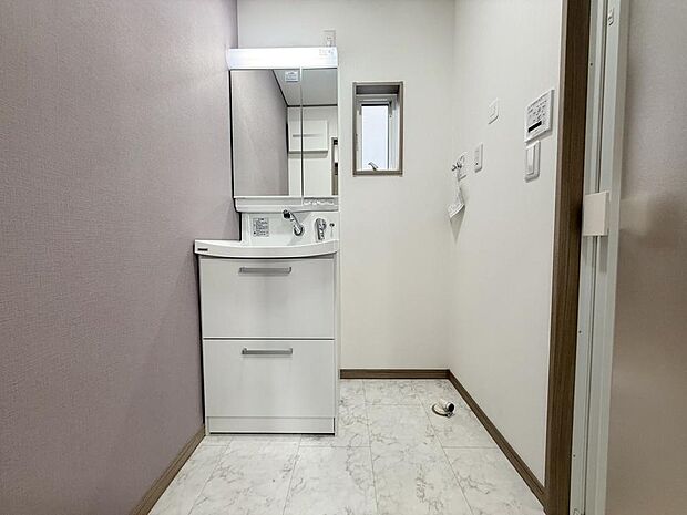 洗面室の収納量や洗面台の仕様など、写真では判らないことはお気軽にお尋ねください。