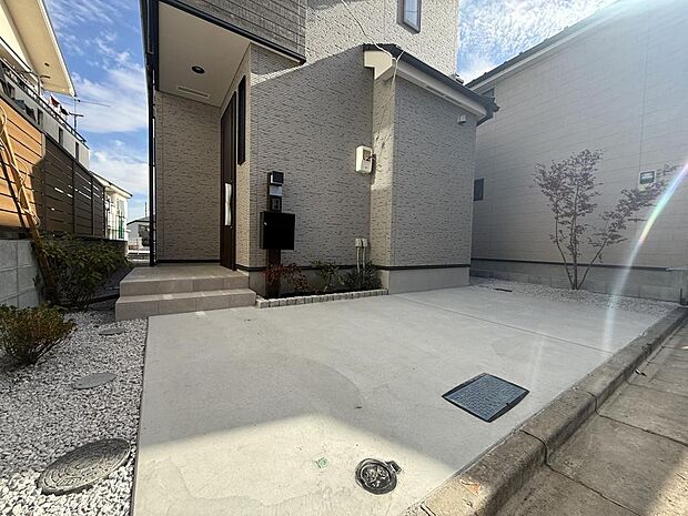 駐車場があるため、お車を保有しているご家庭も安心です。