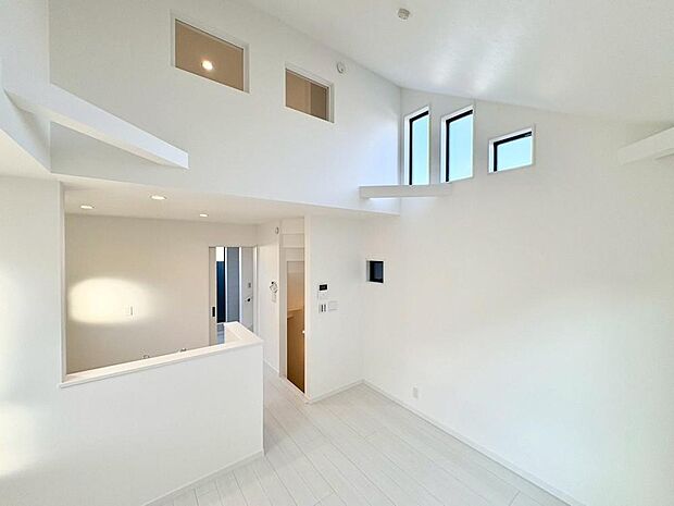 生活のメインスペースとなるLDKは、開放感のある空間。キッチンは対面式で、LDと一体感があります。