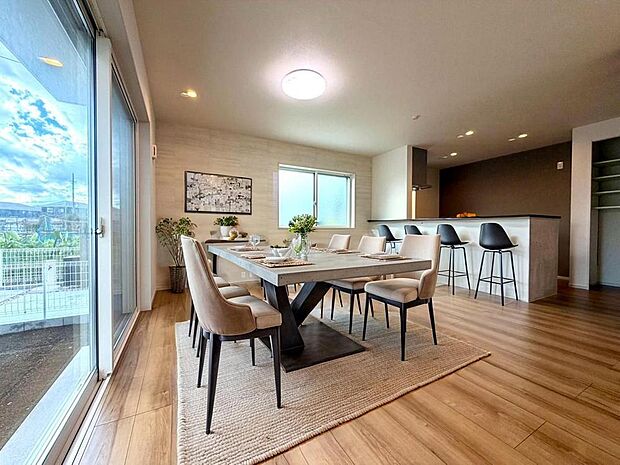 LDKは、ご家族が自然と集い、ゆったりと過ごせる居心地の良い住空間です。CG加工済み