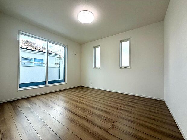 お手入れのしやすい仕様です。普段はフロアモップなどを使って、簡単にお掃除ができそうです。