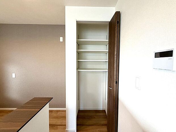 各収納を活用することで、いつでもすっきりとした心地よい住空間を叶えることができます。