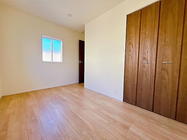 テレワークなどの作業部屋や家事室、子供部屋としても便利なお部屋です。