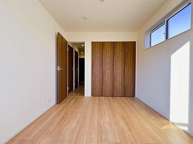 お手入れのしやすい仕様です。普段はフロアモップなどを使って、簡単にお掃除ができそうです。