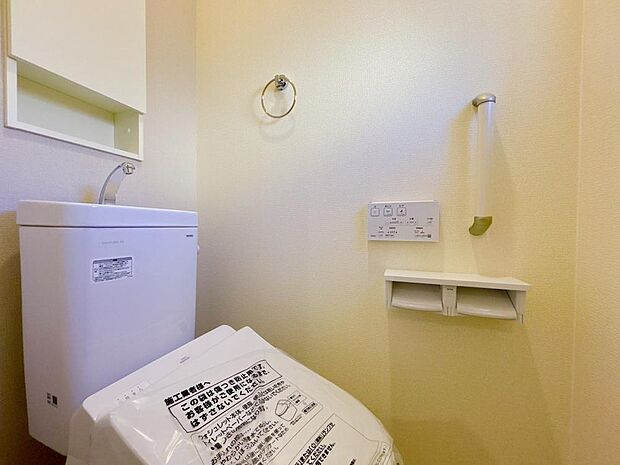 清潔感があるトイレです。仕様の詳細など、気になることはお気軽にお尋ねください。