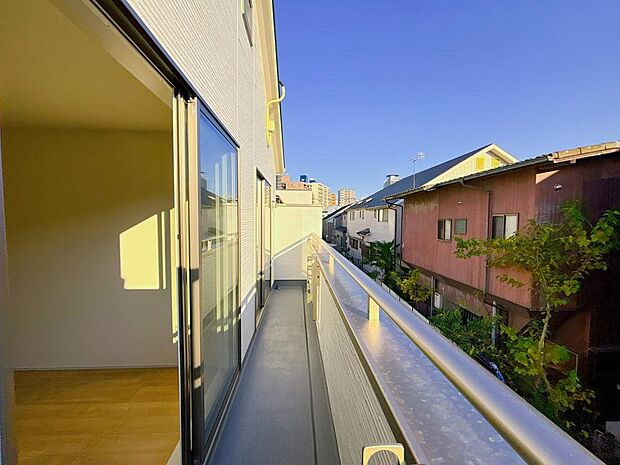 バルコニーは、ガーデニングや家庭菜園を楽しむ空間としても利用できます。