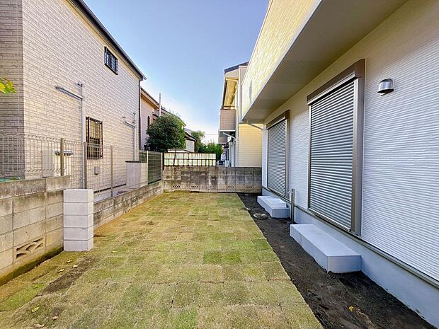 小さなお子様のプール遊びやガーデニングなどを楽しめます。