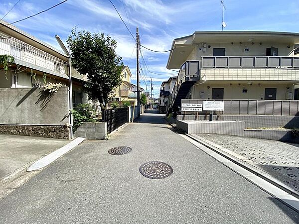 現地周辺にはすでに建物が建っていますので、実際の日当たりや隣地との間隔などを考慮することが可能です。