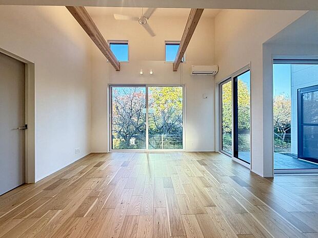 LDKは、ご家族が自然と集い、ゆったりと過ごせる居心地の良い住空間です。