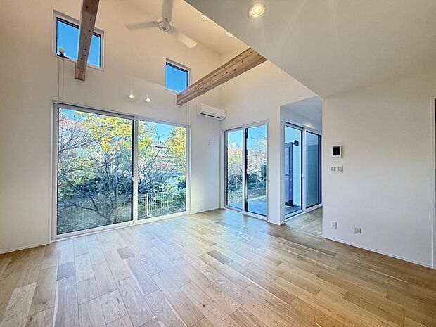 ご家族の写真やお子様の絵を飾り、お気に入りの空間をおつくりください。