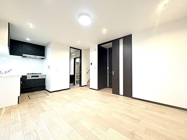 ご家族の思い出を紡ぐリビング。さわやかで心地よい空間は、ご家族が自然と集まります。