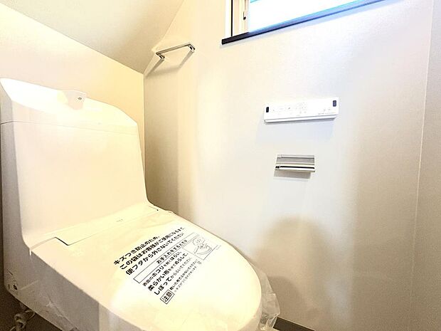 清潔感があるトイレです。仕様の詳細など、気になることはお気軽にお尋ねください。