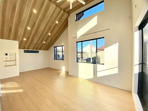 のびのびと寛げるリビングは、ご家族のお気に入りの場所になりそうです。