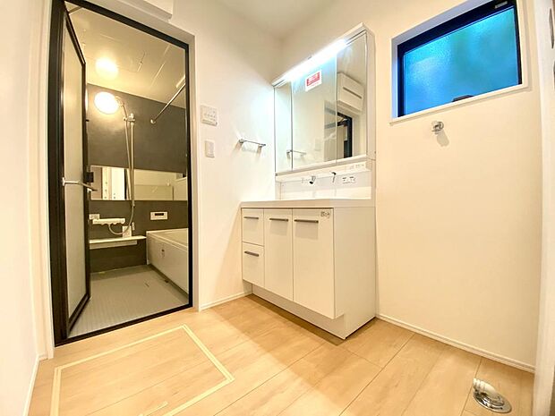 洗面室の収納量や洗面台の仕様など、写真では判らないことはお気軽にお尋ねください。