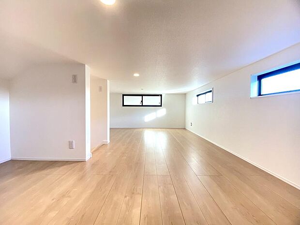 季節家電なども収納可能な小屋裏収納がございます。