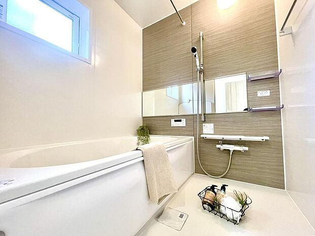 清潔感のある浴室。1日の疲れをゆっくりと癒してくれる空間です。