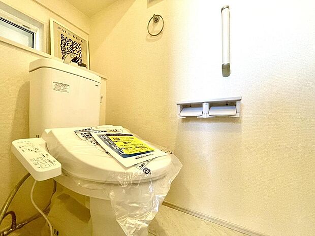 清潔感があるトイレです。仕様の詳細など、気になることはお気軽にお尋ねください。