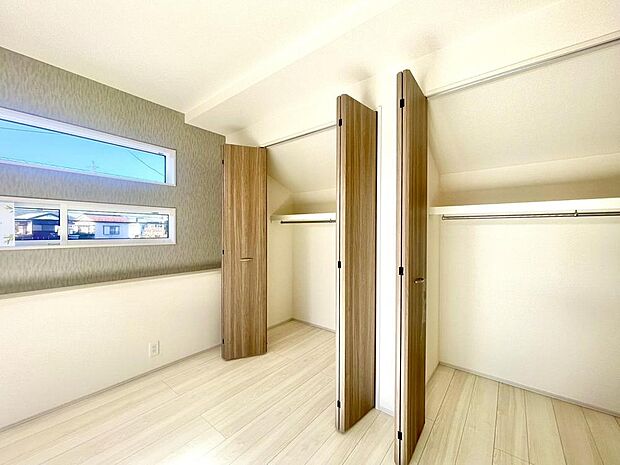 収納スペース付きで、生活感の出やすい場所もすっきり片付きそうです。
