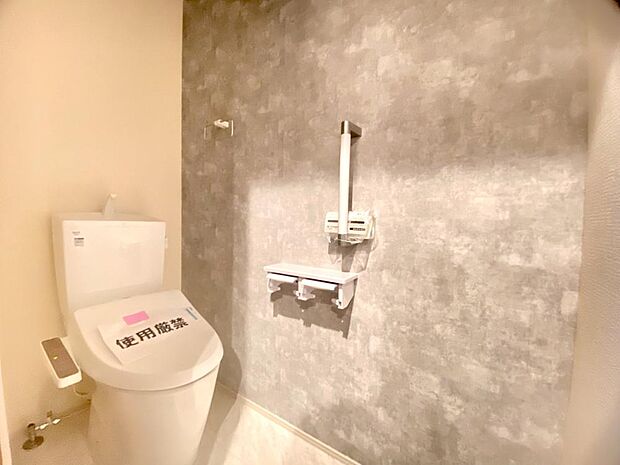 清潔感があるトイレです。仕様の詳細など、気になることはお気軽にお尋ねください。