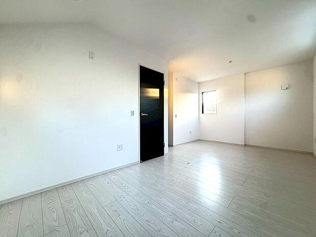 「洋室(約5.3+約4.3帖)/3号棟」将来、約5.3と約4.3帖の2部屋に間仕切りが可能(別途要費用)。お子様の成長やライフスタイルに合わせてアレンジできます。