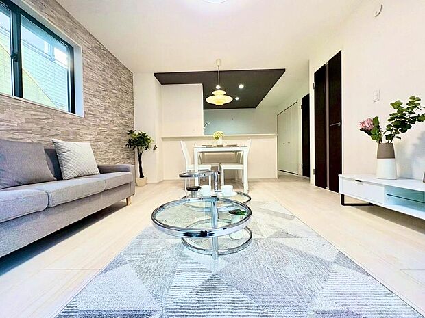 採光・通風に考慮されたLDKです。快適で居心地の良い、家族団らんのひと時をお過ごしいただけます。