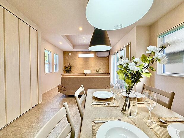 お住まいの中心のLDKは、自然とご家族が集まる癒しの空間です。