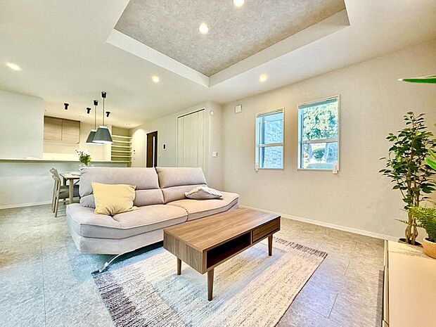 ご家族の思い出を刻むLDK。家族団らんの時間が自然と増えそうです。