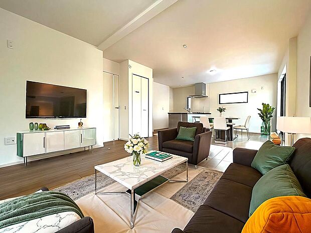 ご家族の思い出を紡ぐリビング。さわやかで心地よい空間は、ご家族が自然と集まります。CG加工済み