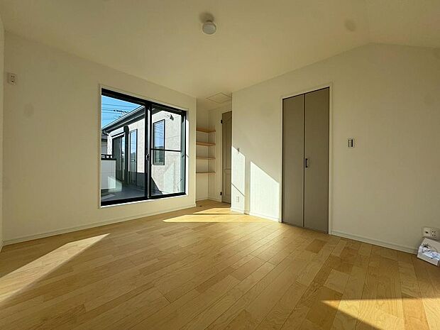 様々なテイストのインテリアと相性の良い、シンプルな内装です。お好みのお部屋作りが楽しめます。