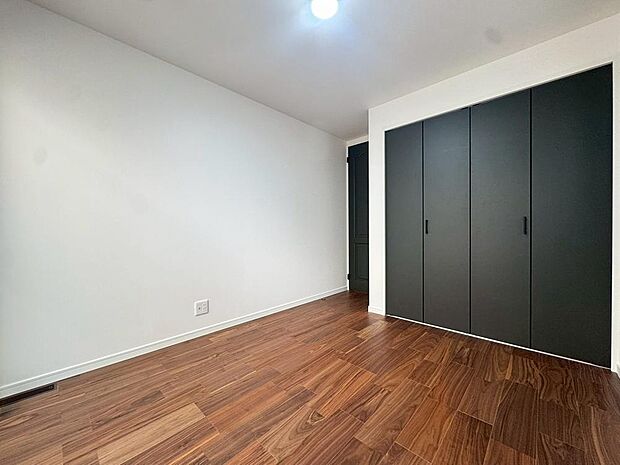 様々なテイストのインテリアと相性の良い、シンプルな内装です。お好みのお部屋作りが楽しめます。