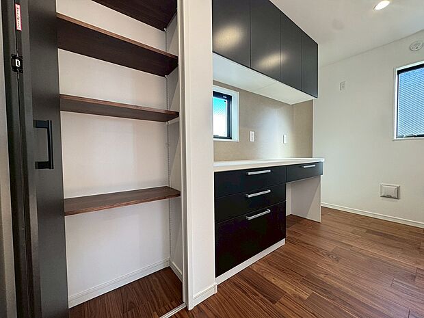 各所に収納が設けられているため、ライフスタイルや、ご家族の生活動線に合わせて活用できます。