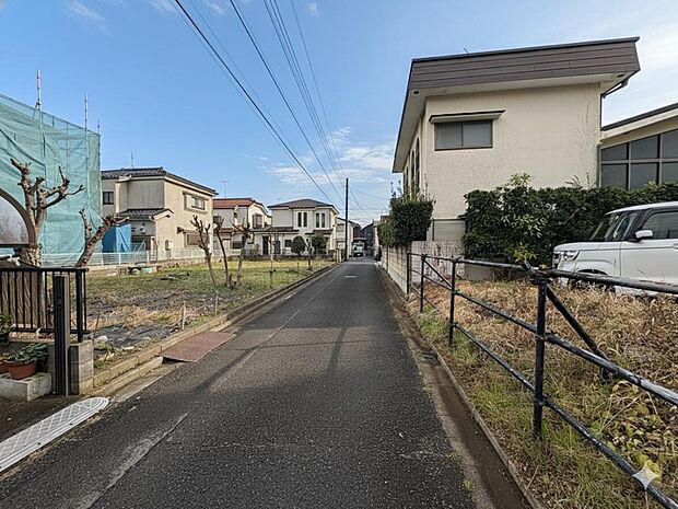 現況更地につき、設計から建築までスムーズに進められます。カースペースも検討可能なゆとりある敷地です。