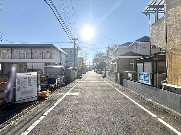 カースペースは2台分が確保されています(車種による)。セカンドカーの所有も検討可能です。