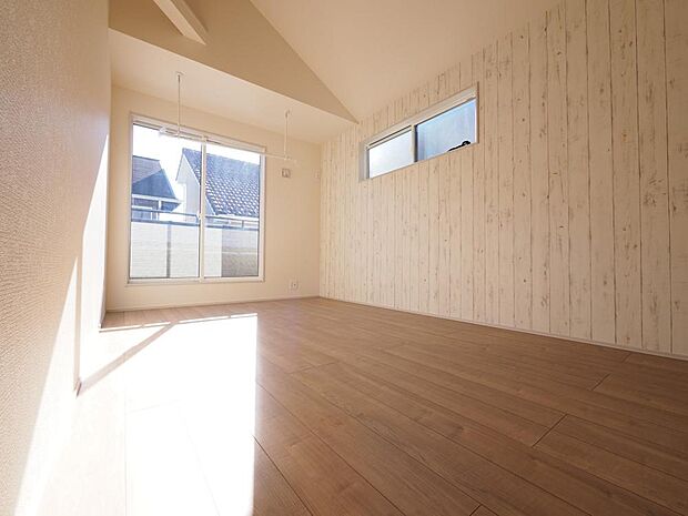 お手入れのしやすい仕様です。普段はフロアモップなどを使って、簡単にお掃除ができそうです。