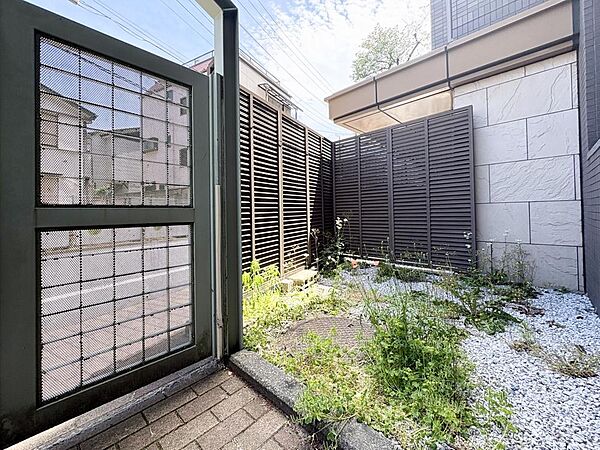身近に自然を感じられる庭スペースです。日々の暮らしに豊かさを与えてくれます。