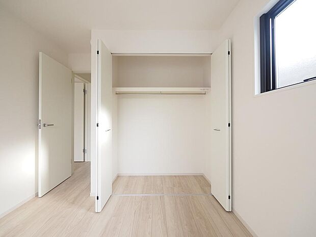 様々なテイストのインテリアと相性の良い、シンプルな内装です。お好みのお部屋作りが楽しめます。