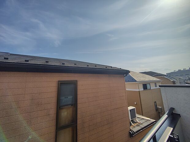 現地から、昼と夜で違った雰囲気の景色を楽しむことができます。