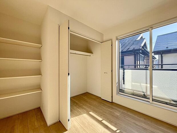 各所に収納が設けられているため、ライフスタイルや、ご家族の生活動線に合わせて活用できます。