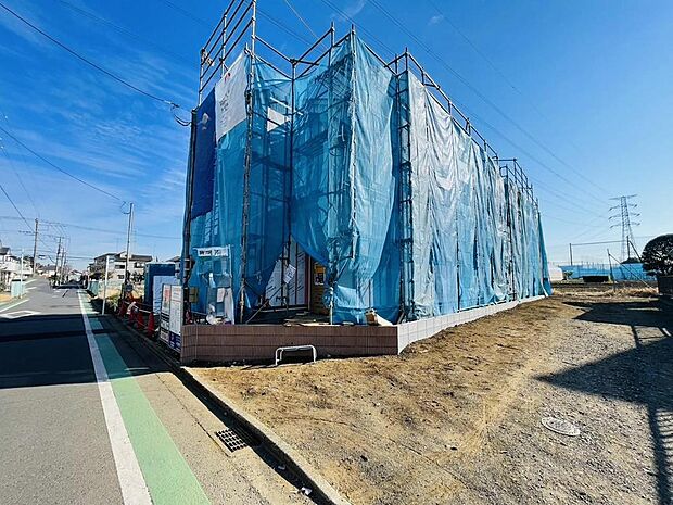 カースペースは2台分が確保されています(車種による)。セカンドカーの所有も検討可能です。