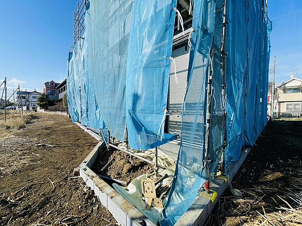 スーパー・小学校が徒歩圏内にあり、日々の生活がしやすくファミリー層にもおすすめの住環境です。