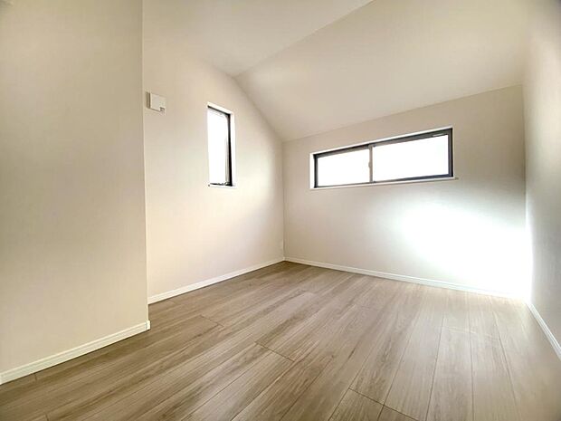 様々なテイストのインテリアと相性の良い、シンプルな内装です。お好みのお部屋作りが楽しめます。