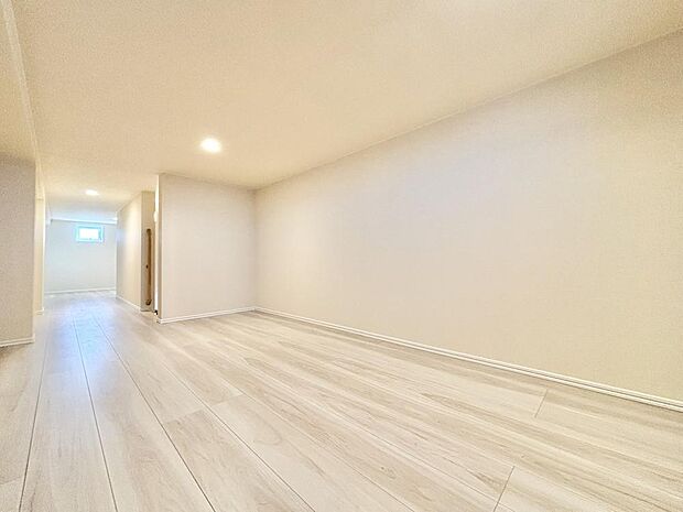 季節家電なども収納可能な小屋裏収納がございます。