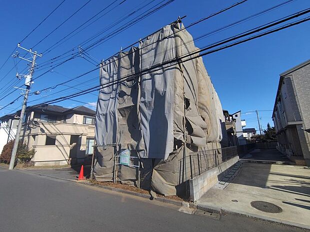 スーパーなどの買い物施設も近くに揃い、快適ライフを彩るロケーションです。