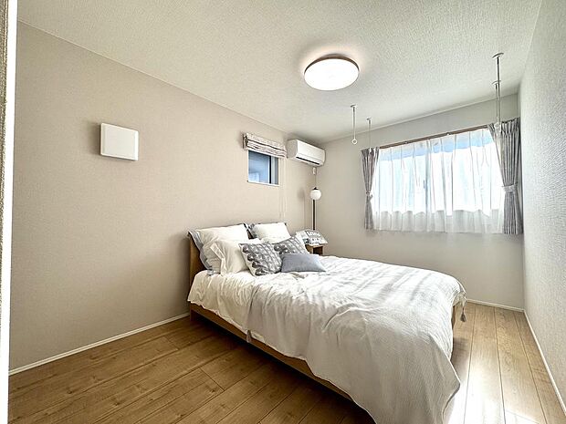 お手入れのしやすい仕様です。普段はフロアモップなどを使って、簡単にお掃除ができそうです。