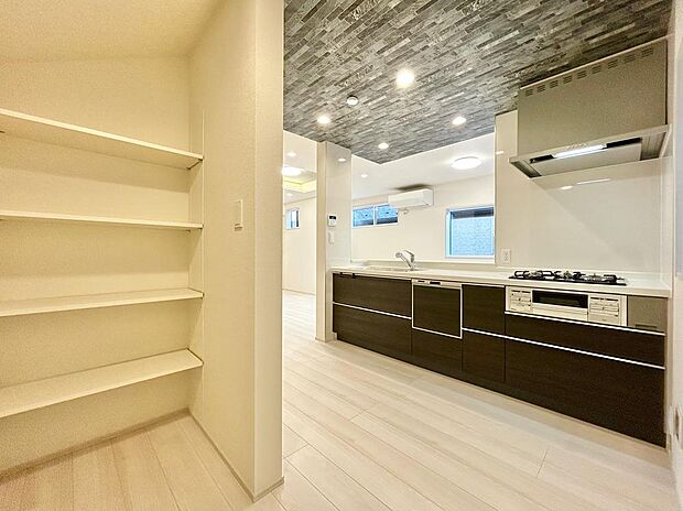 毎日使われるキッチンスペース。家事動線や収納量が理想に合っているか、ご確認ください。