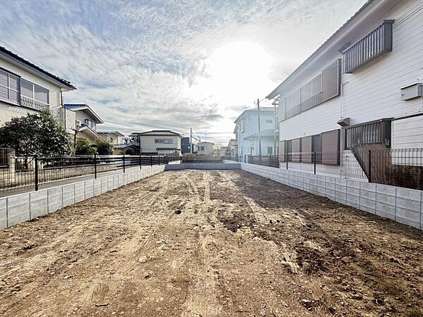 現地だけではなく、周辺の施設・道路など、生活するにあたって重要なポイントも併せてご案内可能です。