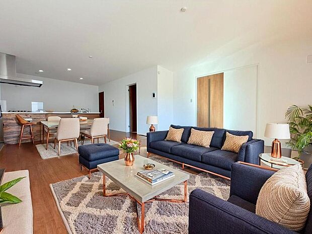 採光・通風に考慮されたLDKです。快適で居心地の良い、家族団らんのひと時をお過ごしいただけます。CG加工済