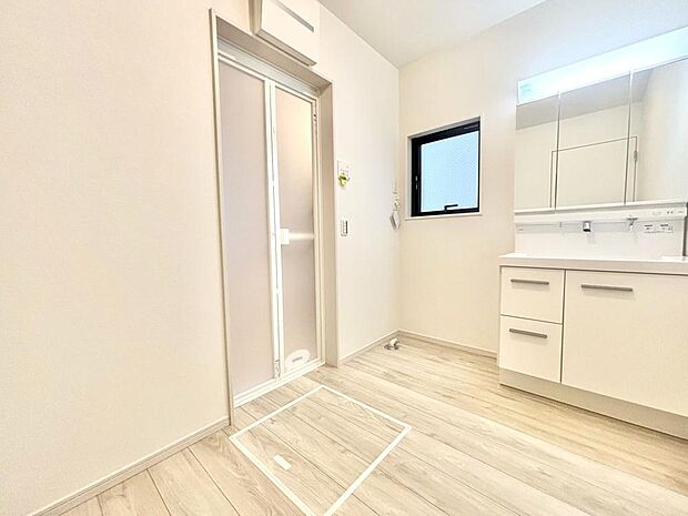 洗面室の収納量や洗面台の仕様など、写真では判らないことはお気軽にお尋ねください。