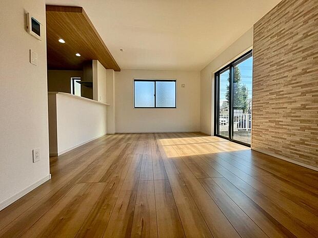 【参考事例】ご家族の思い出を紡ぐリビング。さわやかで心地よい空間は、ご家族が自然と集まります。