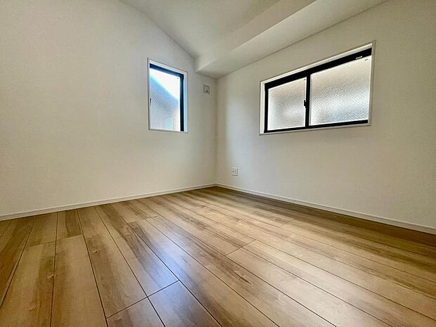 【参考事例】フローリングのためお手入れも簡単。明るくさわやかな空間は、お子様の学習も捗りそうです。